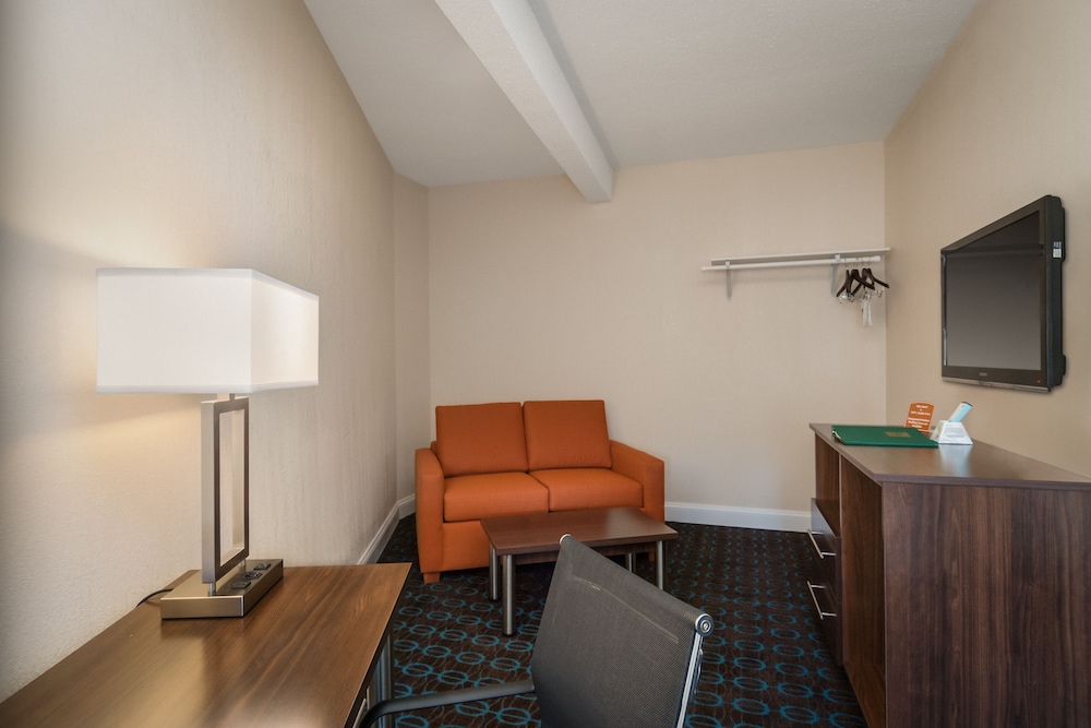 Quality Inn and Suites Middletown Newport 29/40
