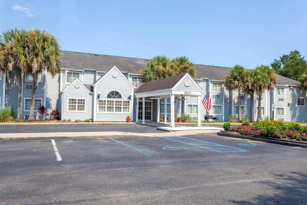 Microtel Inn & Suites by Wyndham Gulf Shores 49/64