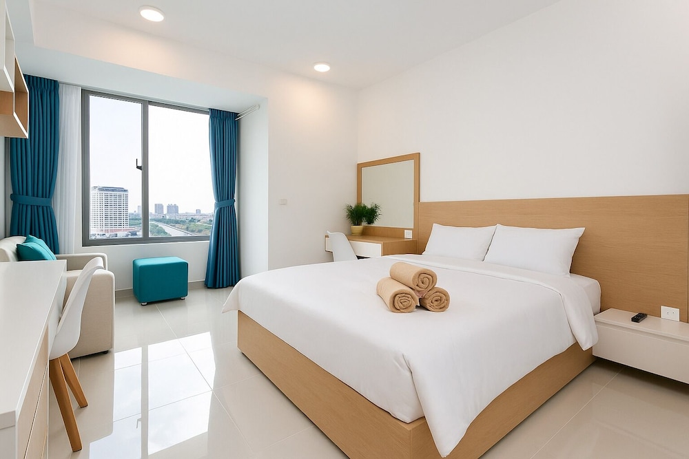 TOWER, COMFORT, STUDIO, QUEEN BED