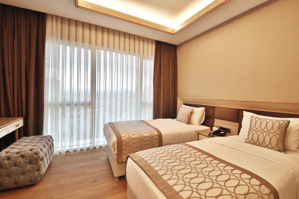 SUITE, KING BED