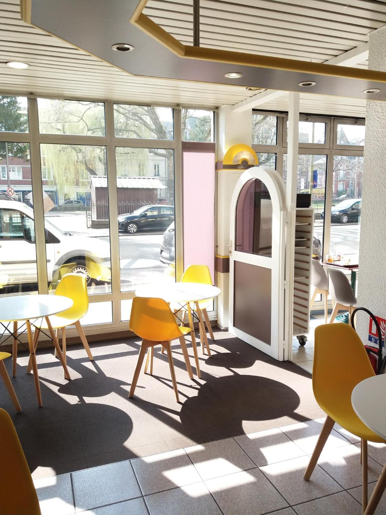 EGG HOTEL - HOTEL LES GENS DE MER Dieppe 33/48