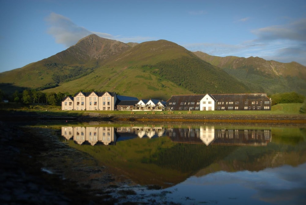 Isles of Glencoe Hotel 50/57