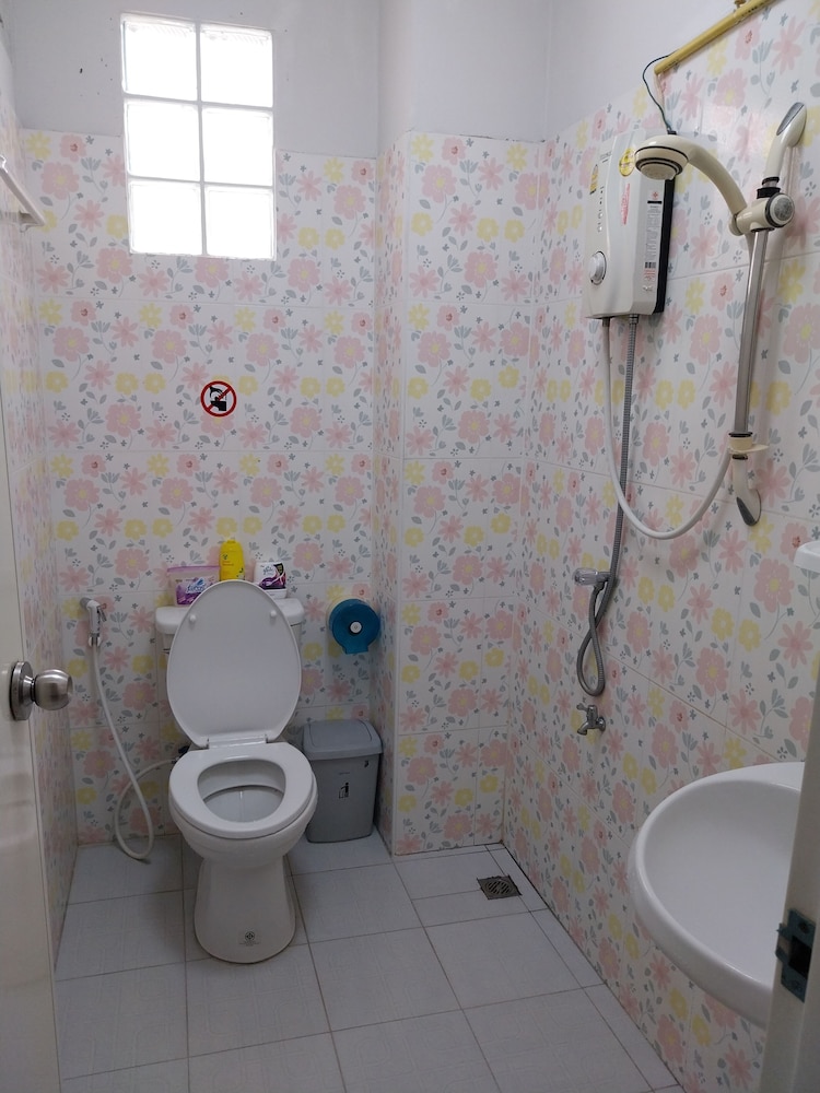 Danee Hostel 51/55