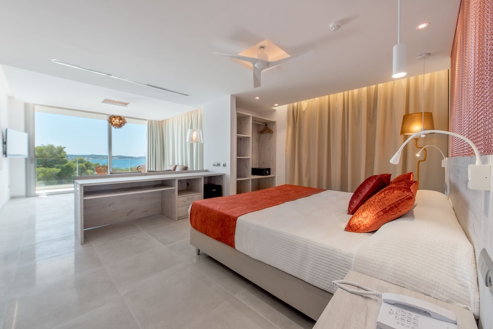 JUNIOR SUITE, GARDEN VIEW, HOT TUB