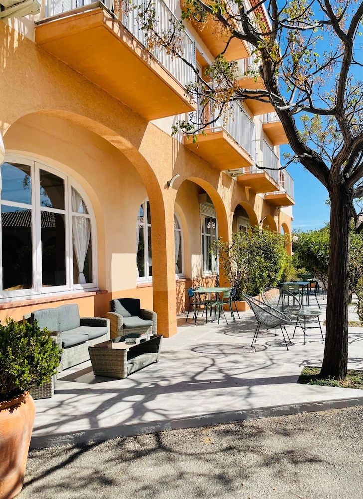Hôtel Les Arbousiers 62/68