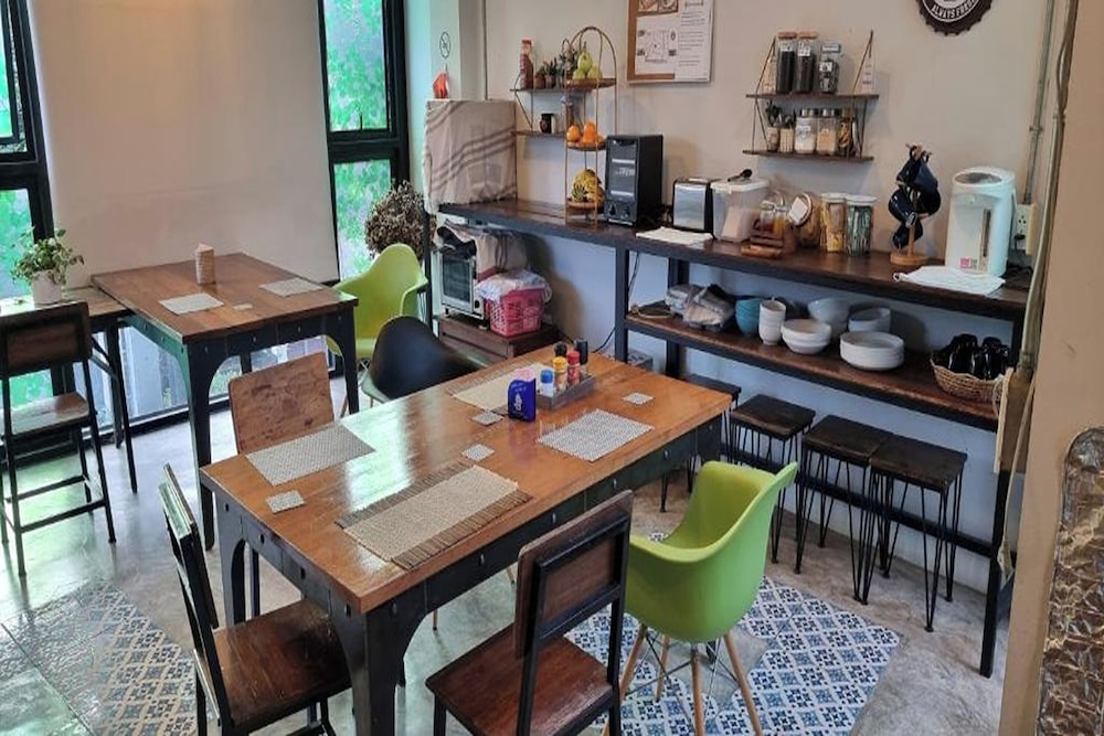 33 Poshtel - Adults Only 39/50