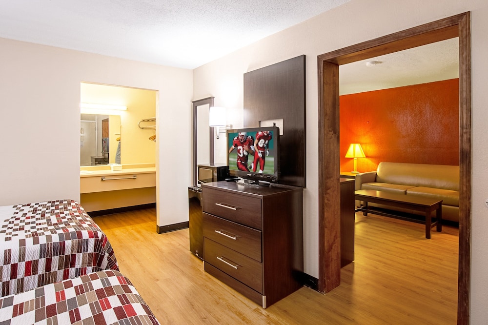Red Roof Inn & Suites Battle Creek 23/38