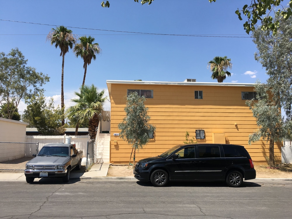 The Yellow Penthouse 64/73