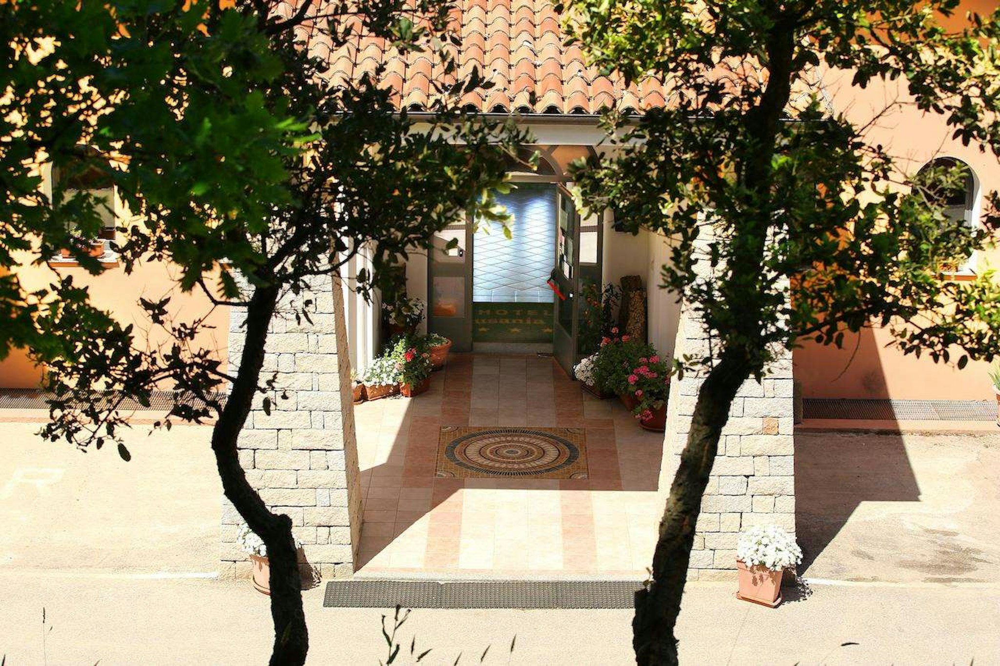 Pausania Inn 30/36
