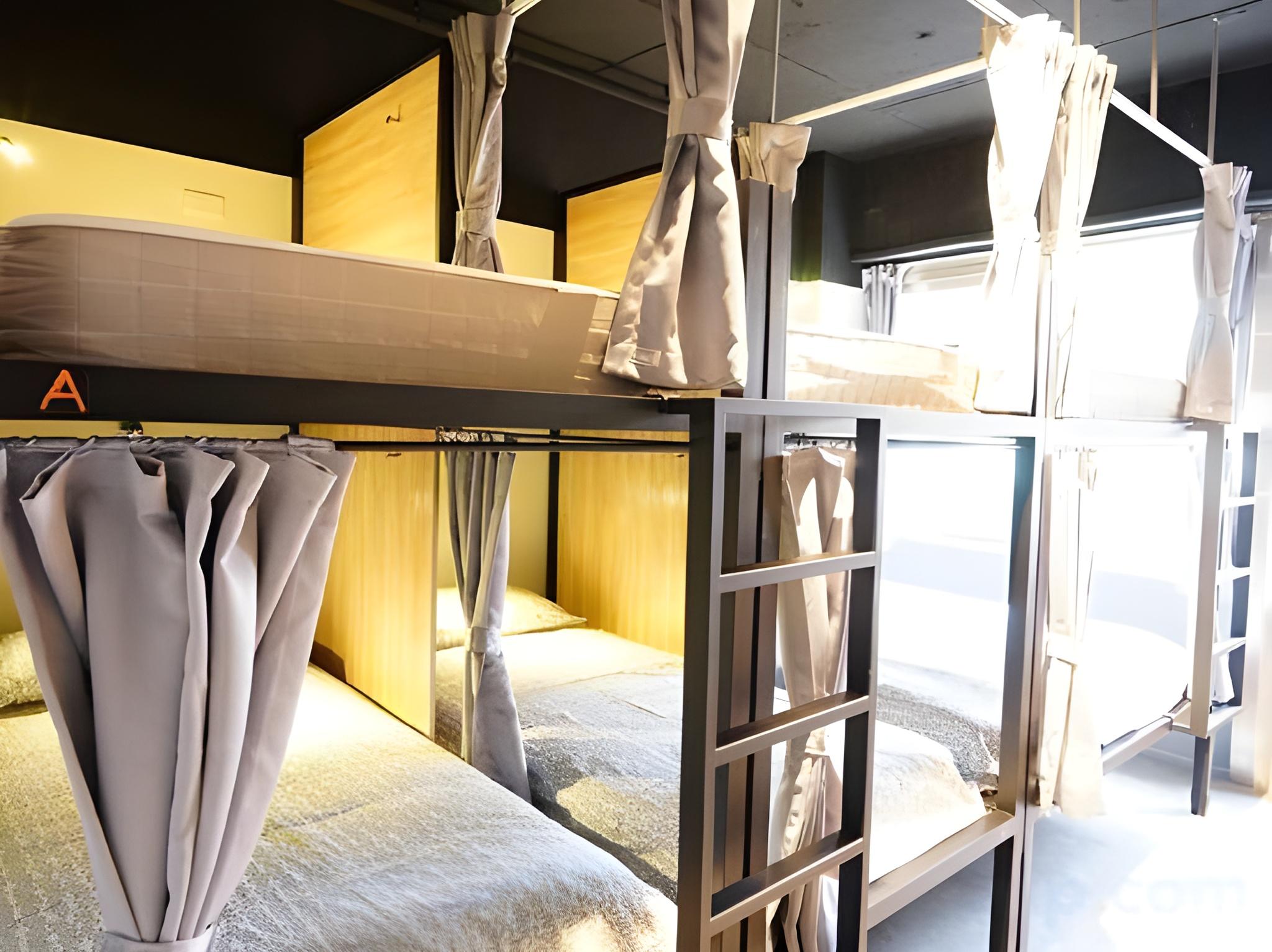 سكن مشترك مختلط بسرير بطابقين