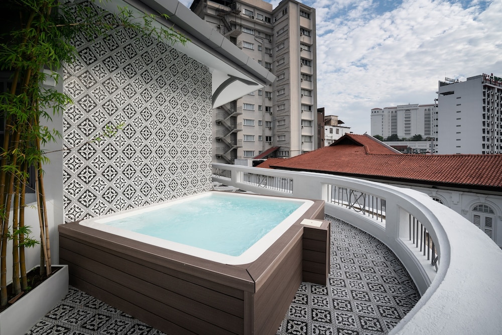 Modern Hotel Georgetown 34/45