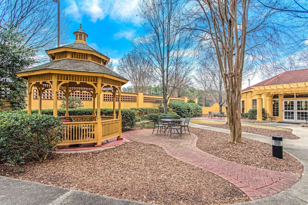 La Quinta Inn & Suites by Wyndham Birmingham Homewood 5/59