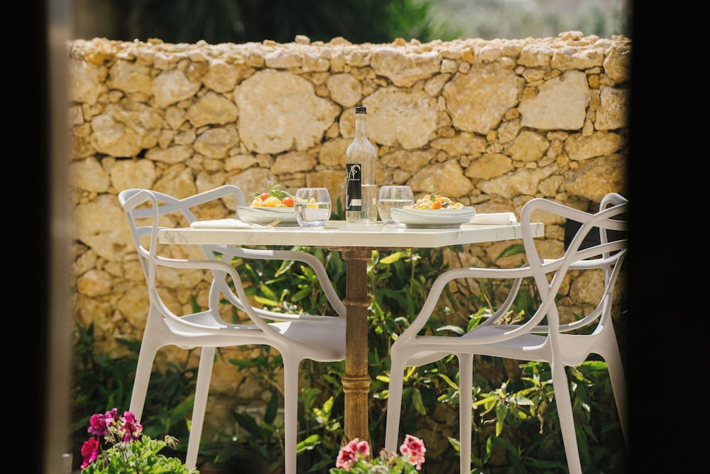 Santa Lucia Boutique Hotel 30/50