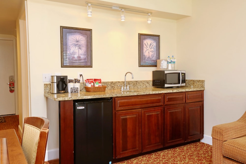 La Fiesta Ocean Inn And Suites 6/50
