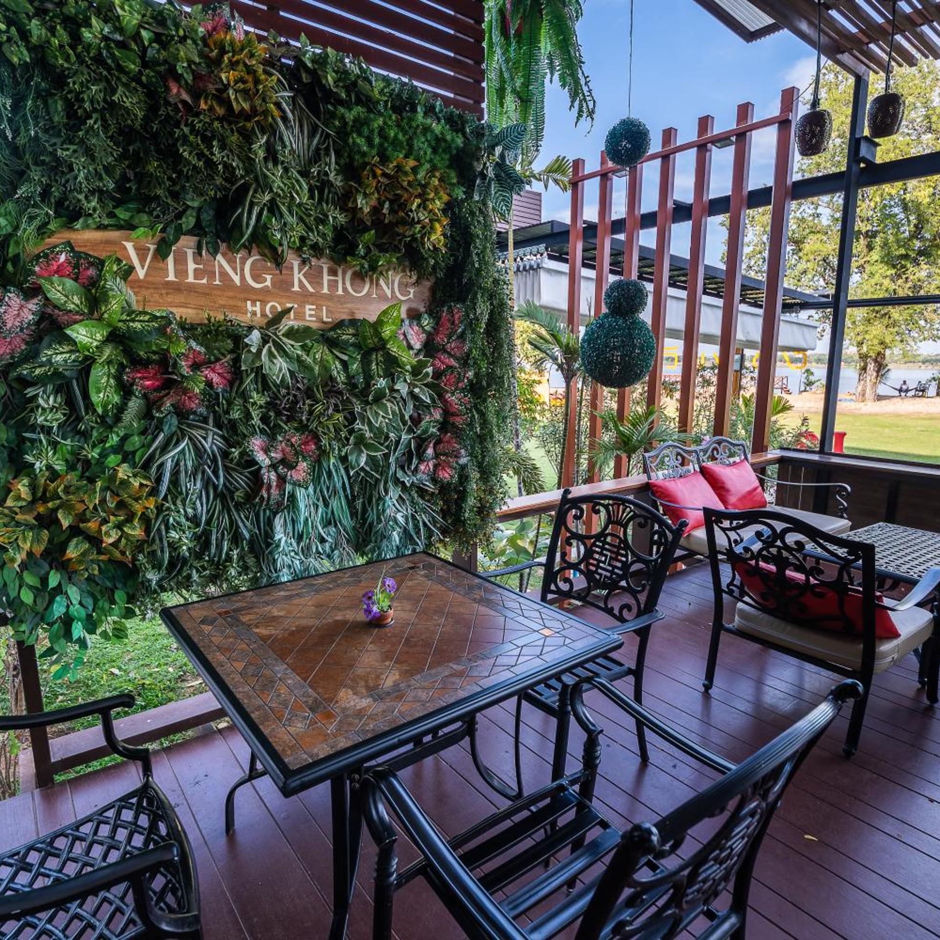 Vieng Khong Hotel 77/100