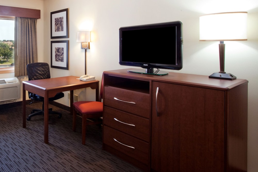 AmericInn by Wyndham Chippewa Falls 42/44