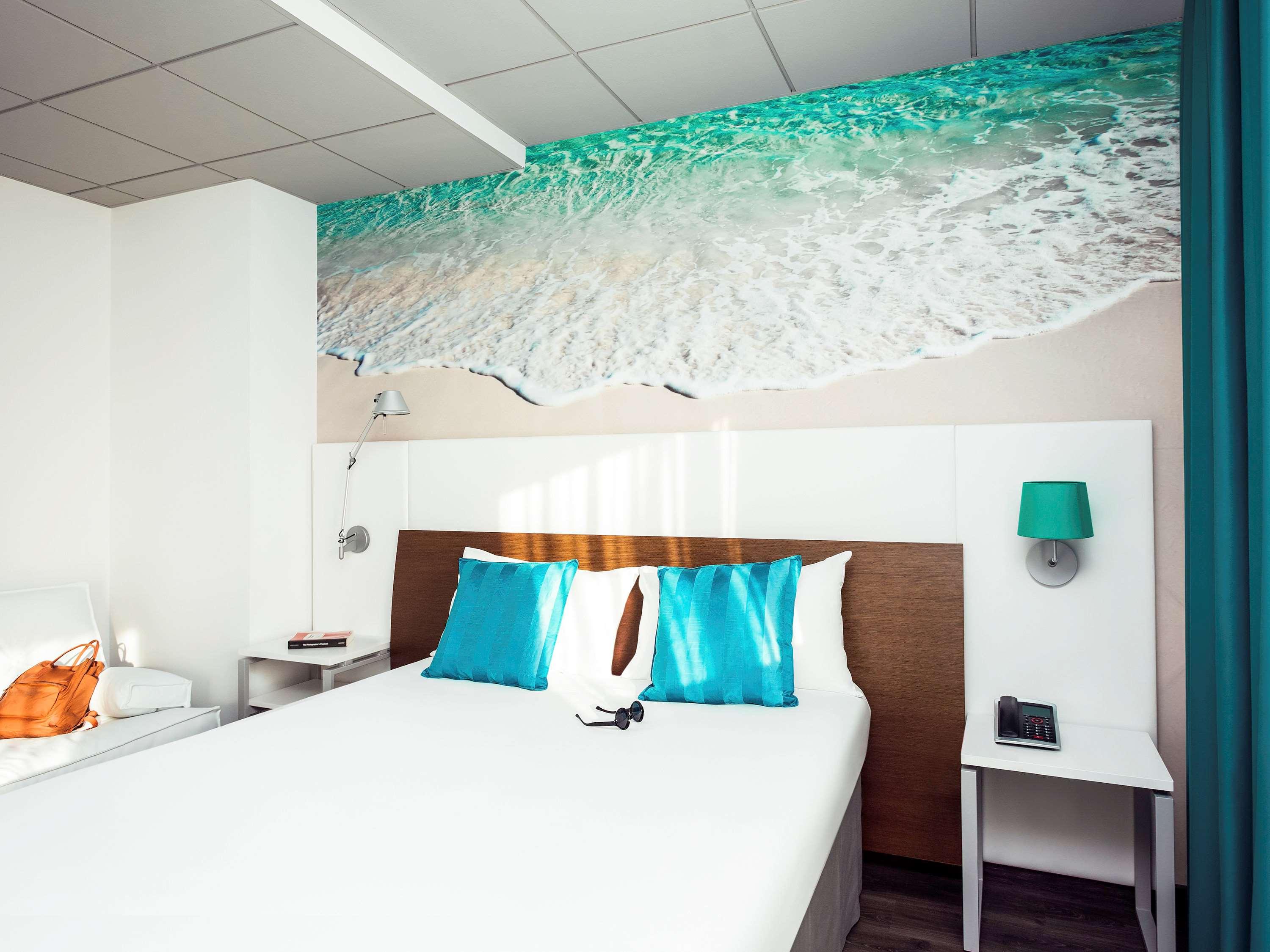 CONNECTING, FAMILY SUITE