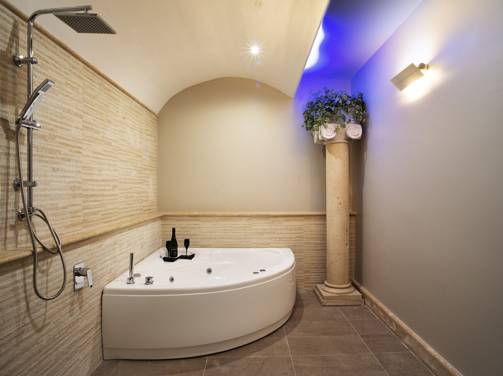 Etruria Relais and Wine 40/47