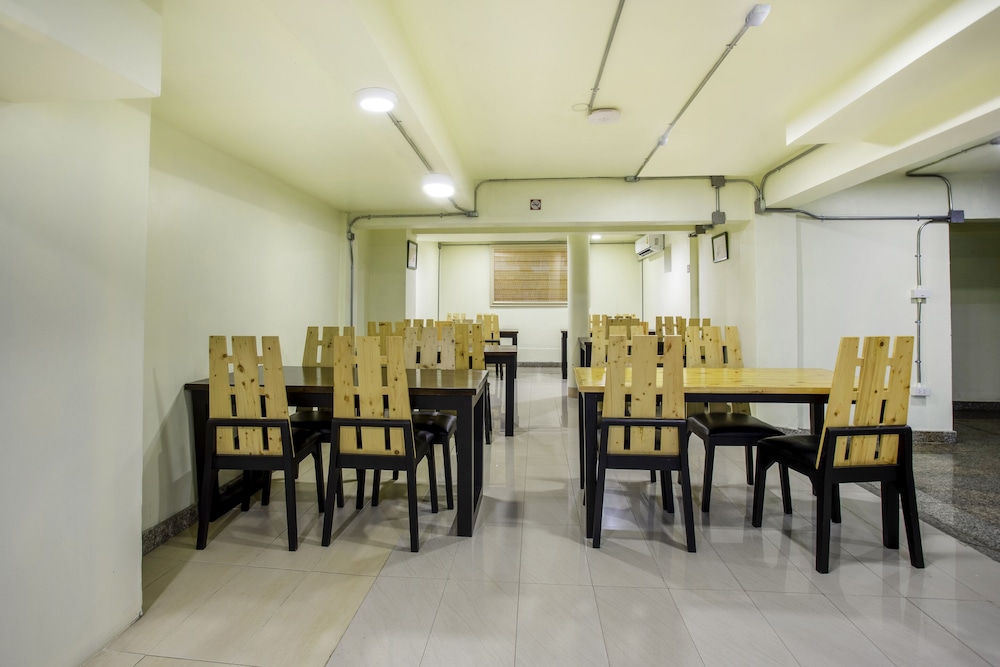 OYO 928 Leaf Hostel 45/55