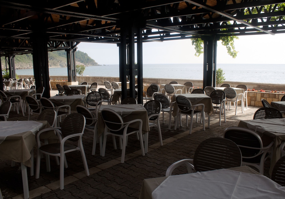 Pearl Beach Resort 35/62