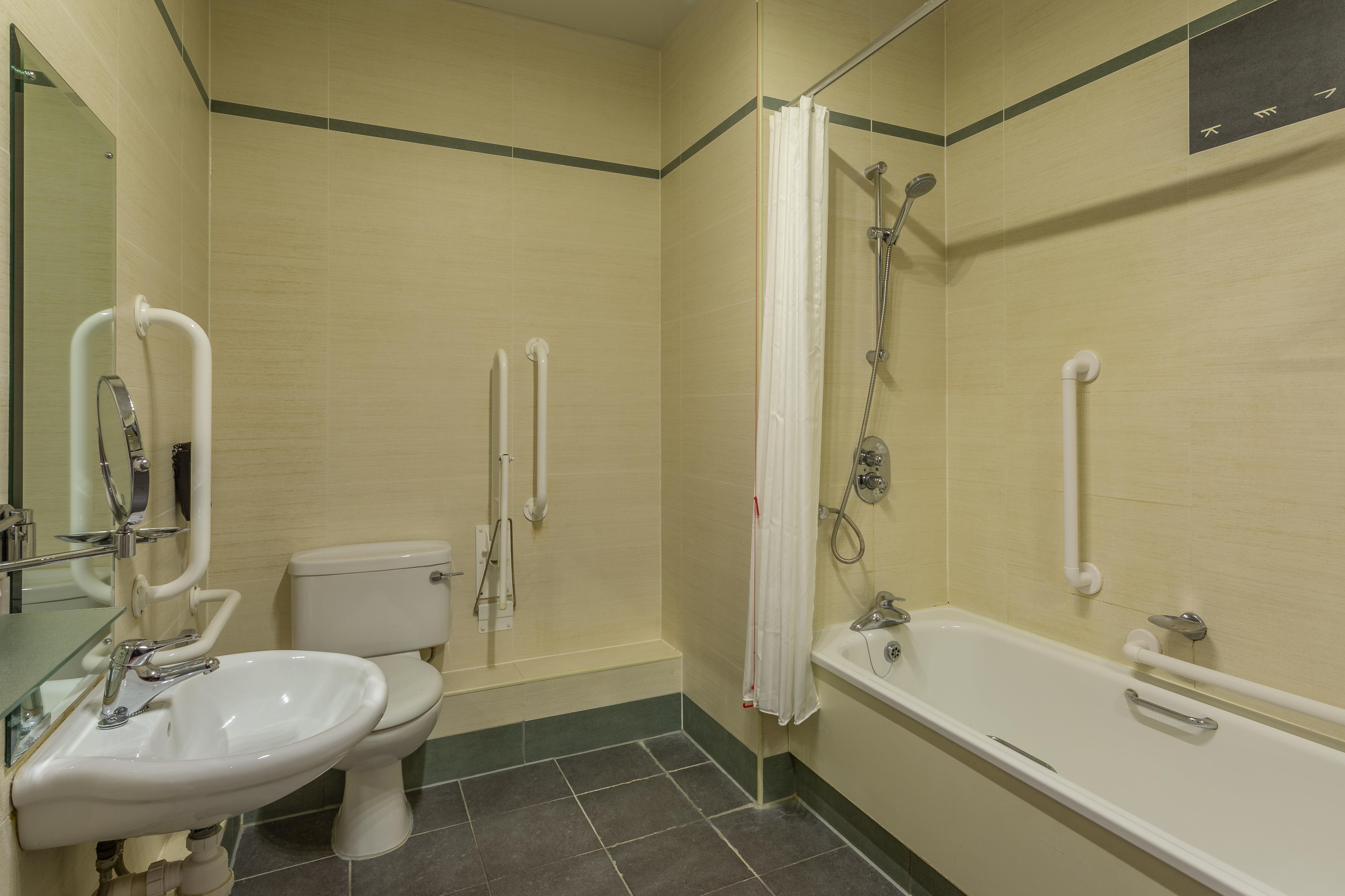 Crowne Plaza Dublin Airport 50/50