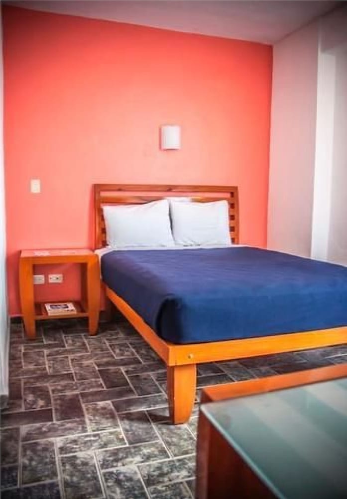 STANDARD, 2 DOUBLE BEDS