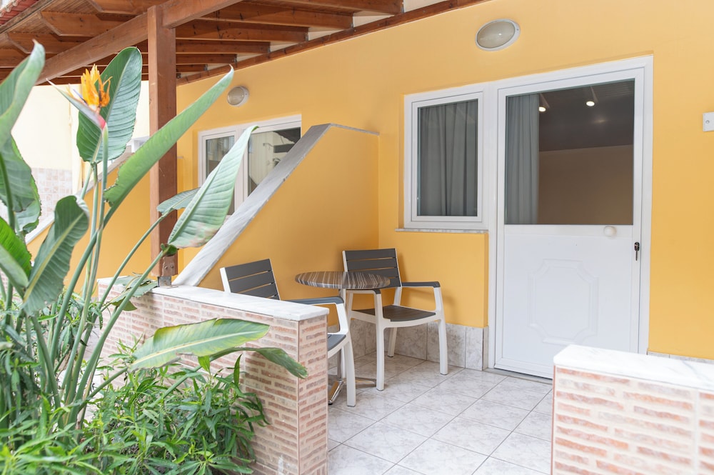 Kosta Palace City Hotel 149/157