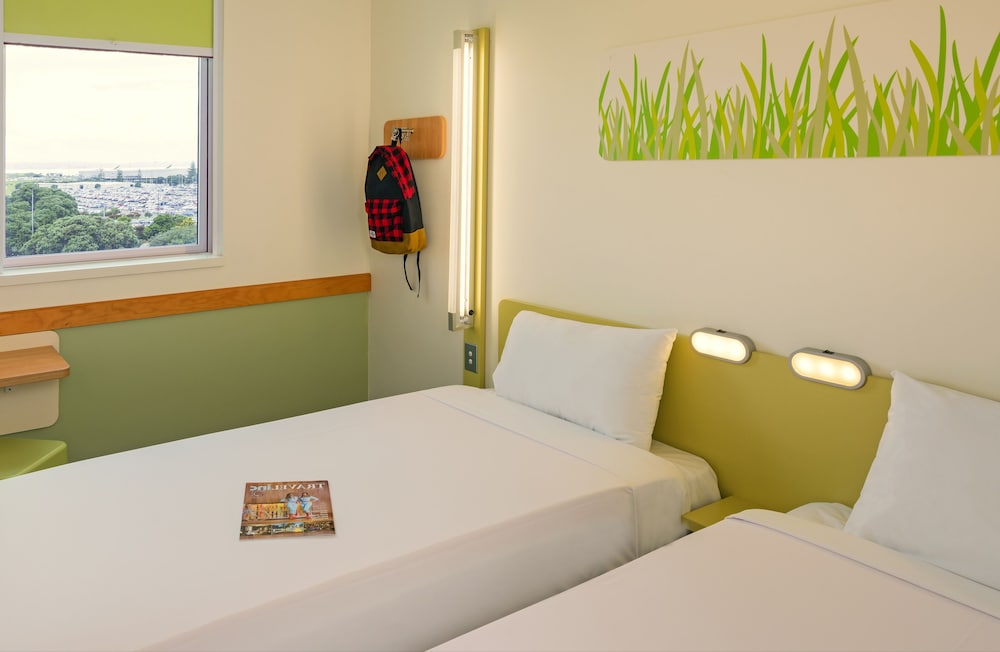 STANDARD, TWIN BEDS, ACCESSIBLE