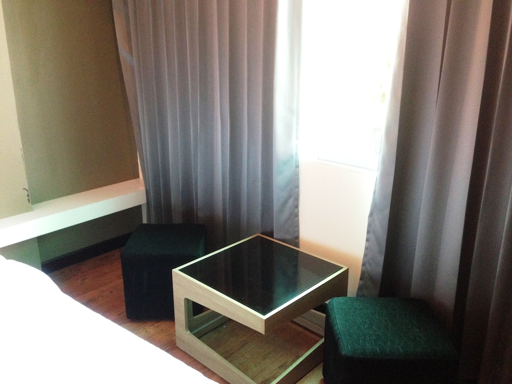 New Travel Lodge Hotel 44/63