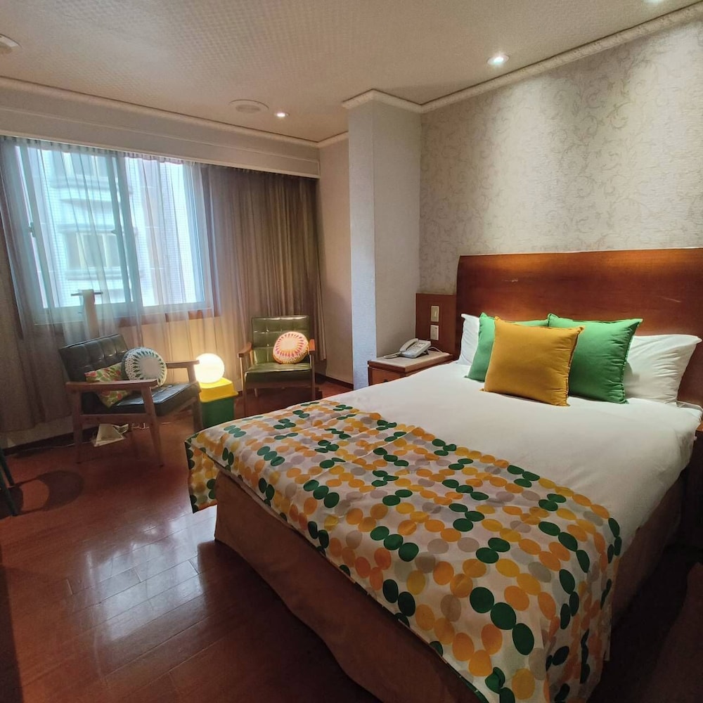 Erin Hotel 18/38