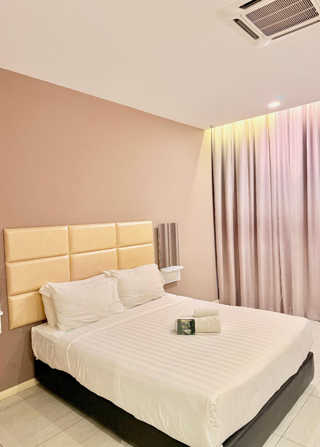 Deluxe, Queen Bed