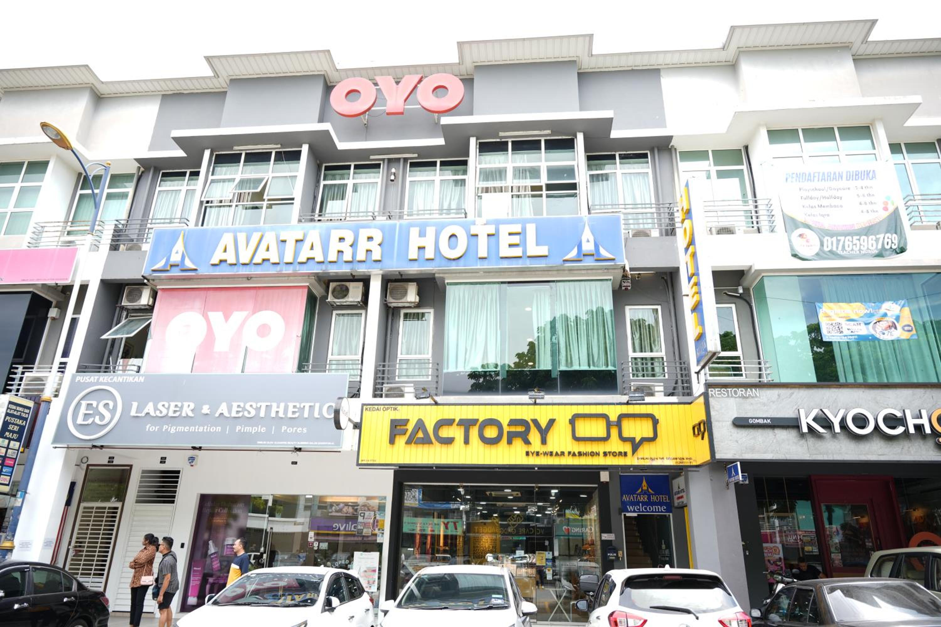 Oyo 44097 Avatarr Hotel 3/49