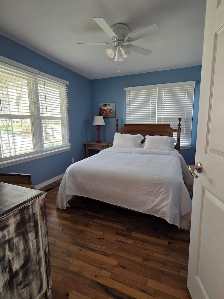 Maple, Queen Bed