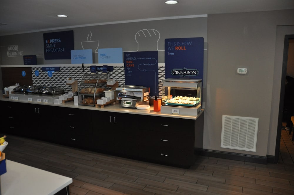 Holiday Inn Express Brentwood South - Cool Springs 32/44