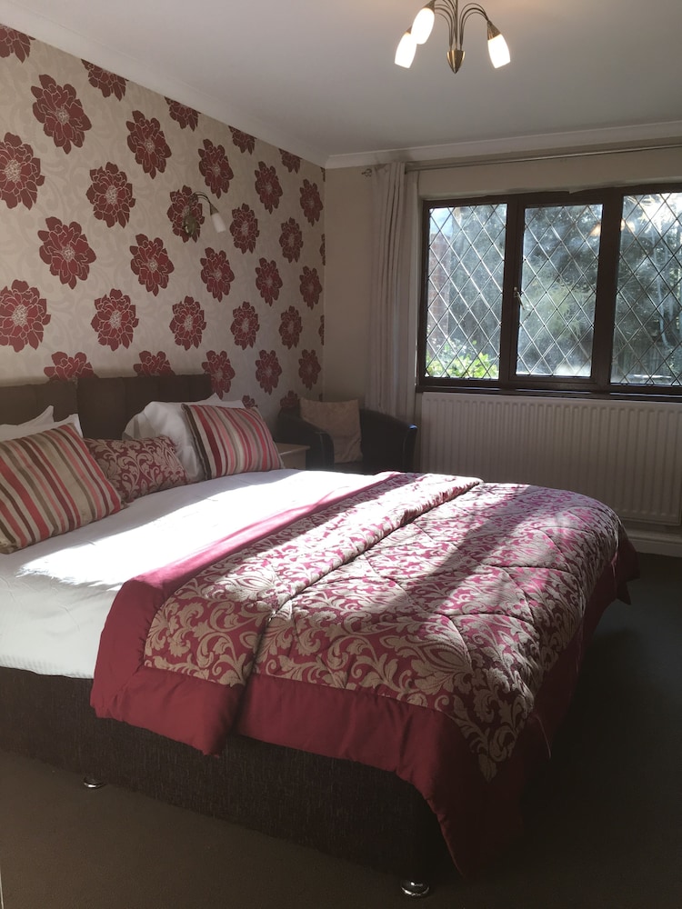 The Cottage Inn Hotel 2/13