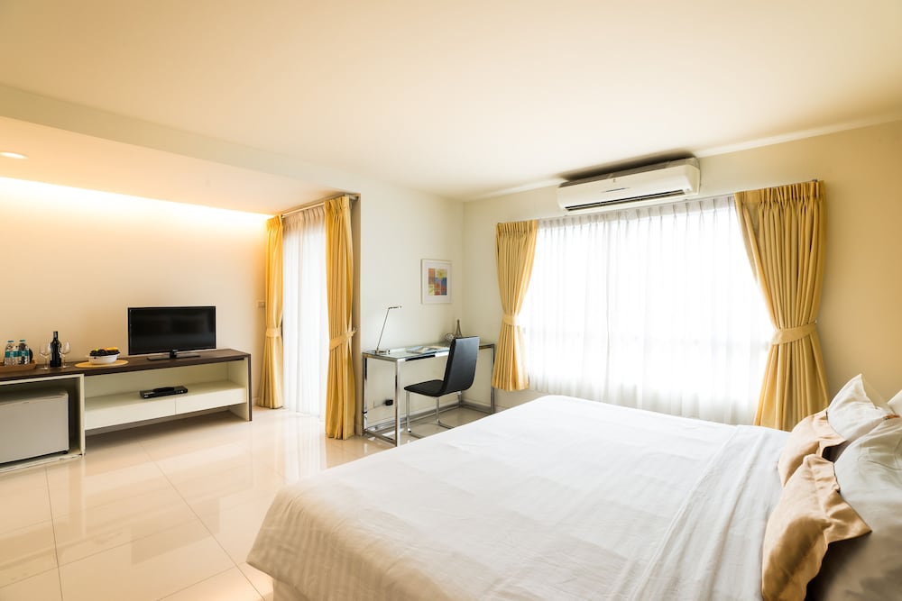 Beyond Suite Hotel 23/73