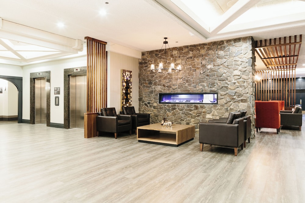 Elk Avenue Hotel 30/46