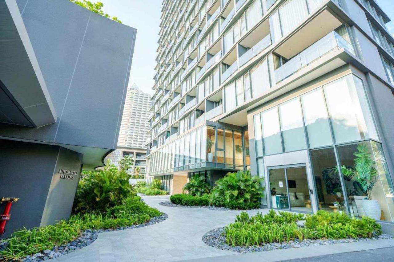Luxury 2BR Sea View Apartment with Private Lift and Free Parking 25/34