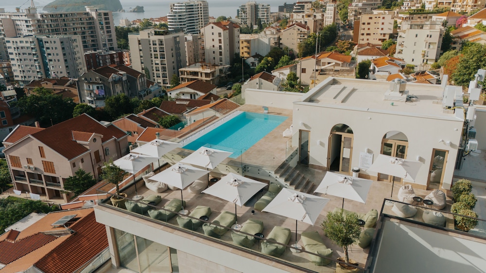 Infinity Hotel & More 45/49