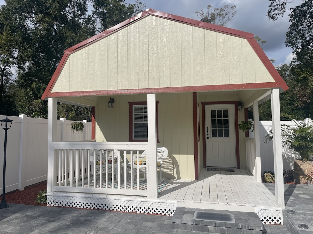 The Tiny Cottage in The Springs 1/28