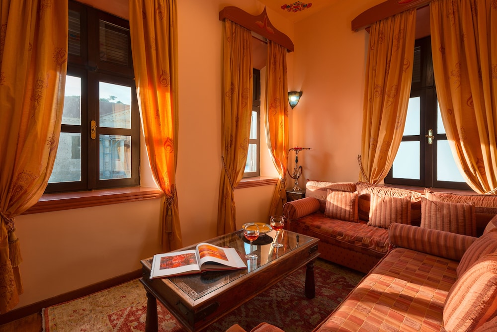 Nikos Takis Fashion Hotel 48/75