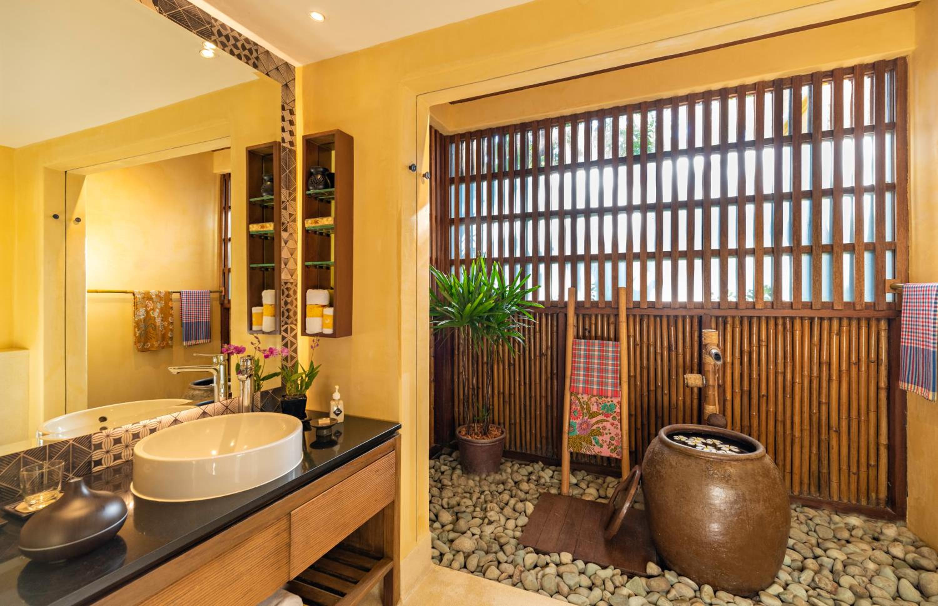 Boutique, Queen Bed, Terrace