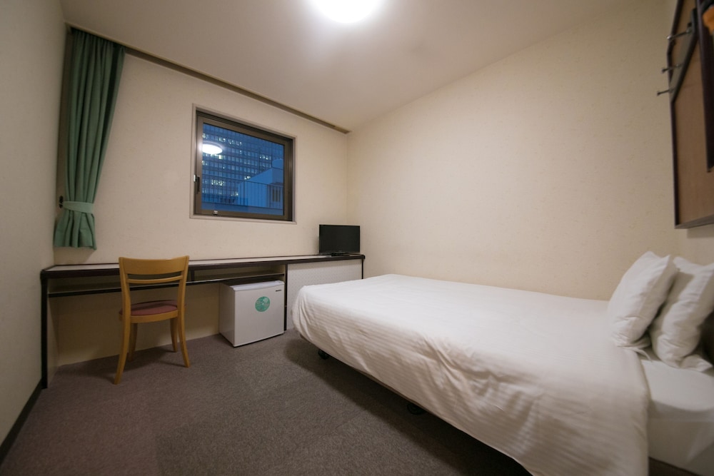 ROOM, SINGLE, SMOKING