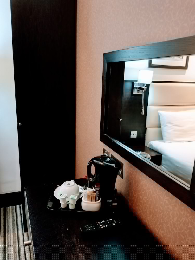 Edward Hotel Paddington 42/65