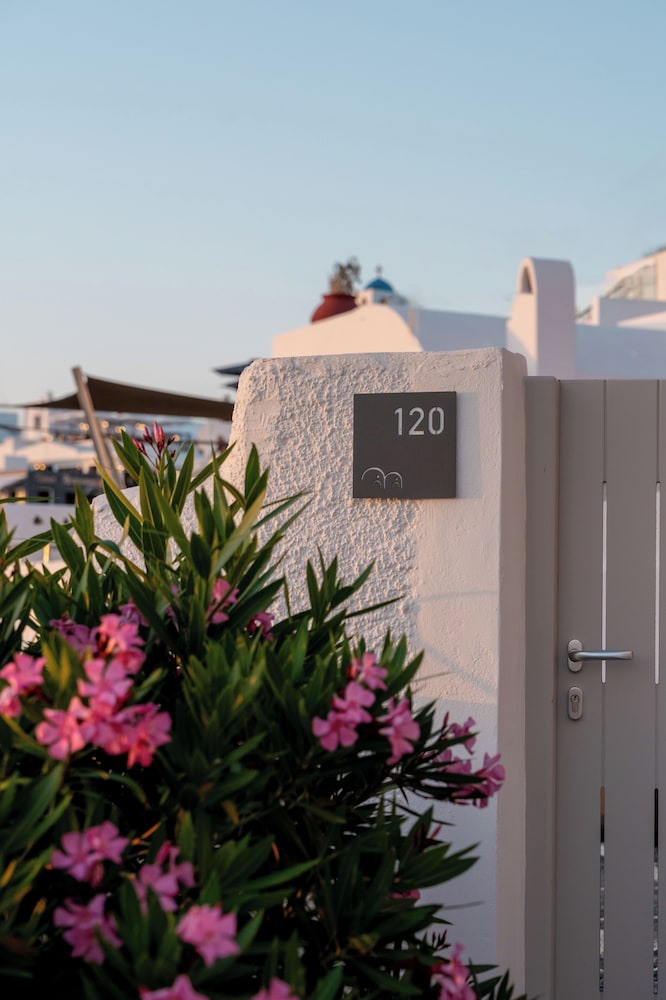 Belvedere Suites in SANTORINI
