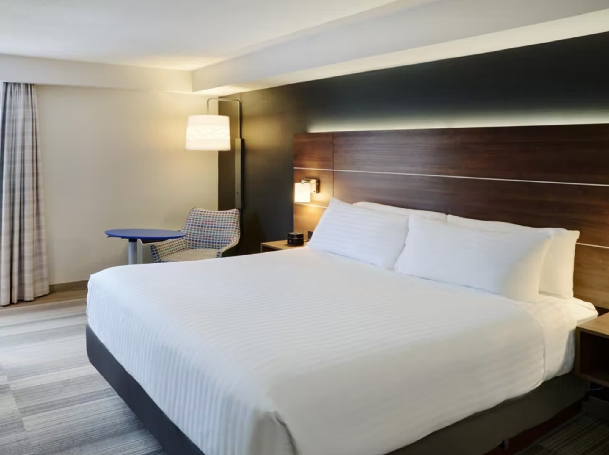 غرفة بسرير كينج لذوي الإعاقة، Holiday Inn Express Toronto Downtown 4/5