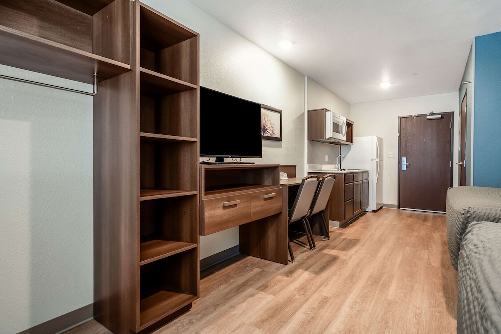 WoodSpring Suites Naples West 37/50