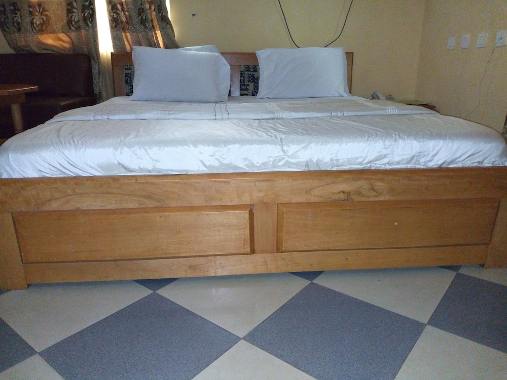 Richanthonio Suites 7/24