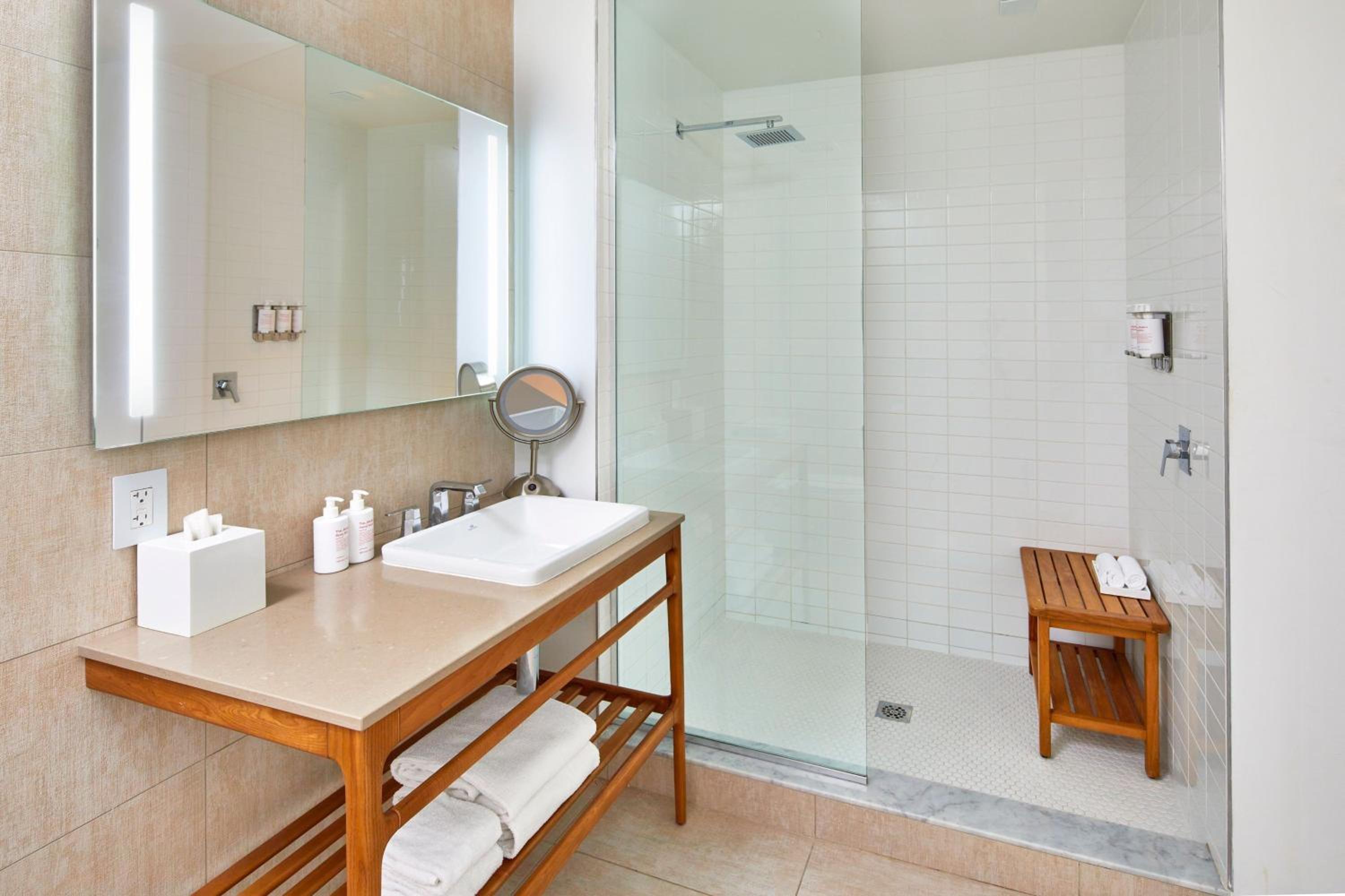 Hospitality, Suite, King Bed