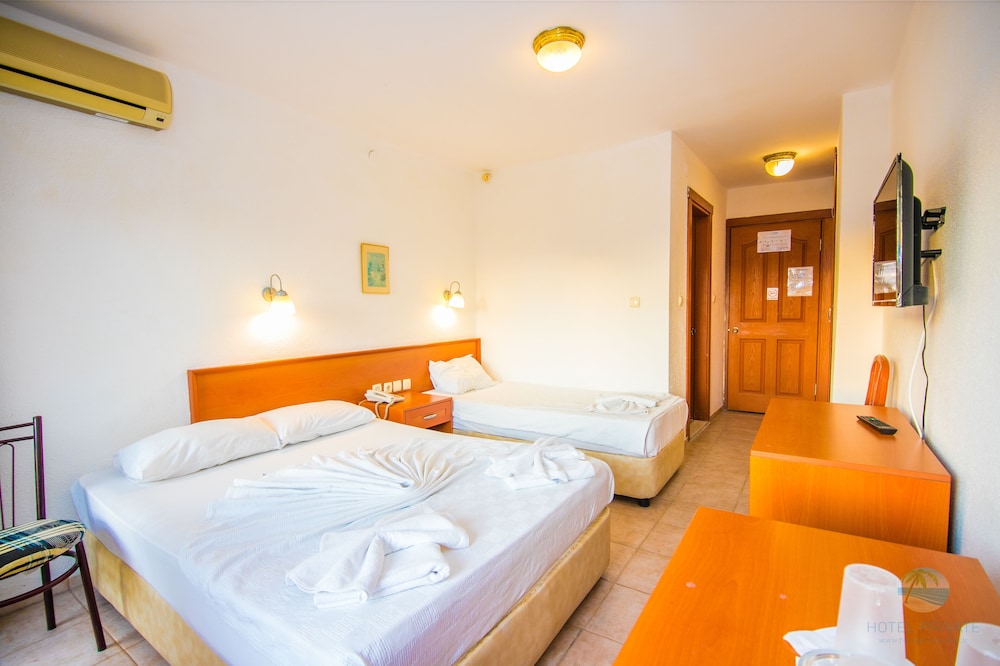 Private Hotel 9/44